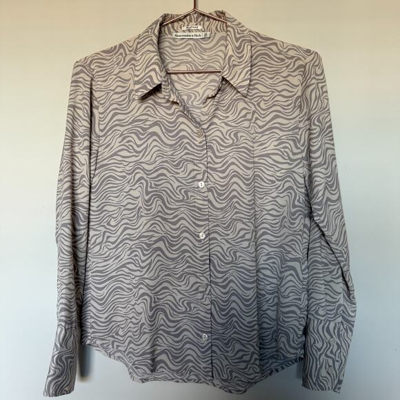 Abercrombie & Fitch Womens Boyfriend Top XS Faux Silk Button Up Old Money Retro - Picture 2 of 6